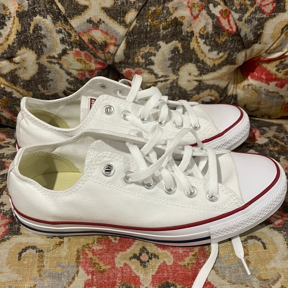 Converse size 6 men 8 women nwot